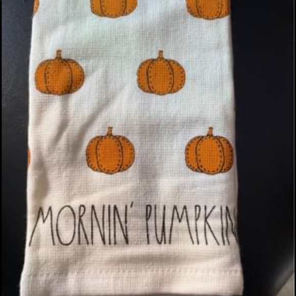 Rae Dunn Mornin pumpkin hand towels - Picture 2 of 3
